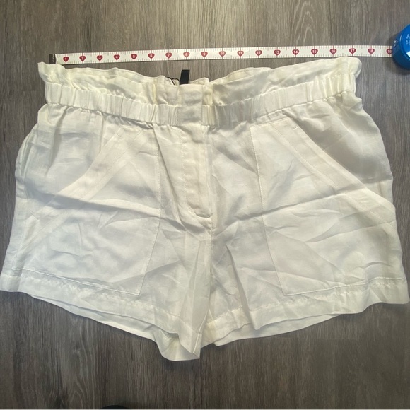 BCBG Women’s White Linen Blend Elastic Waist Shorts - Picture 6 of 9